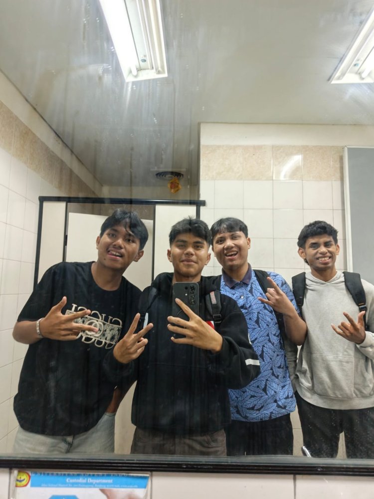 Foto bersama teman-teman
